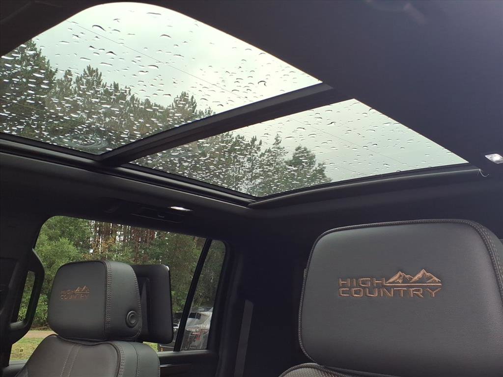 New 2026 Chevrolet Suburban High Country image 6