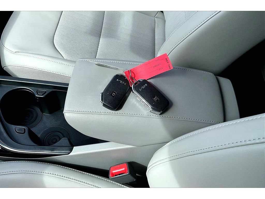 Used 2023 Kia Niro Wind w/ Wind Preserve Package FWD image 11