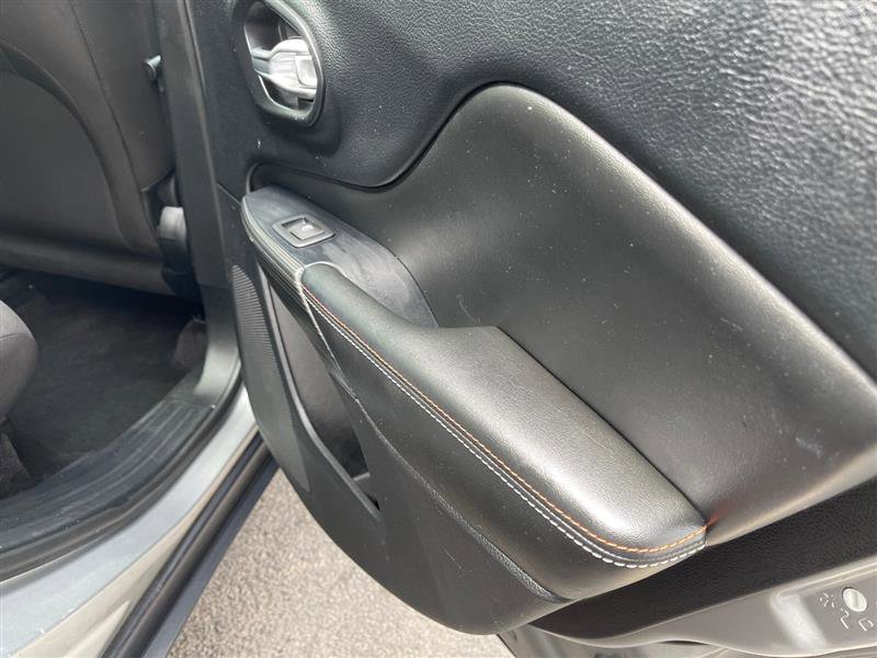 Used 2016 Jeep Cherokee 75th Anniversary image 39