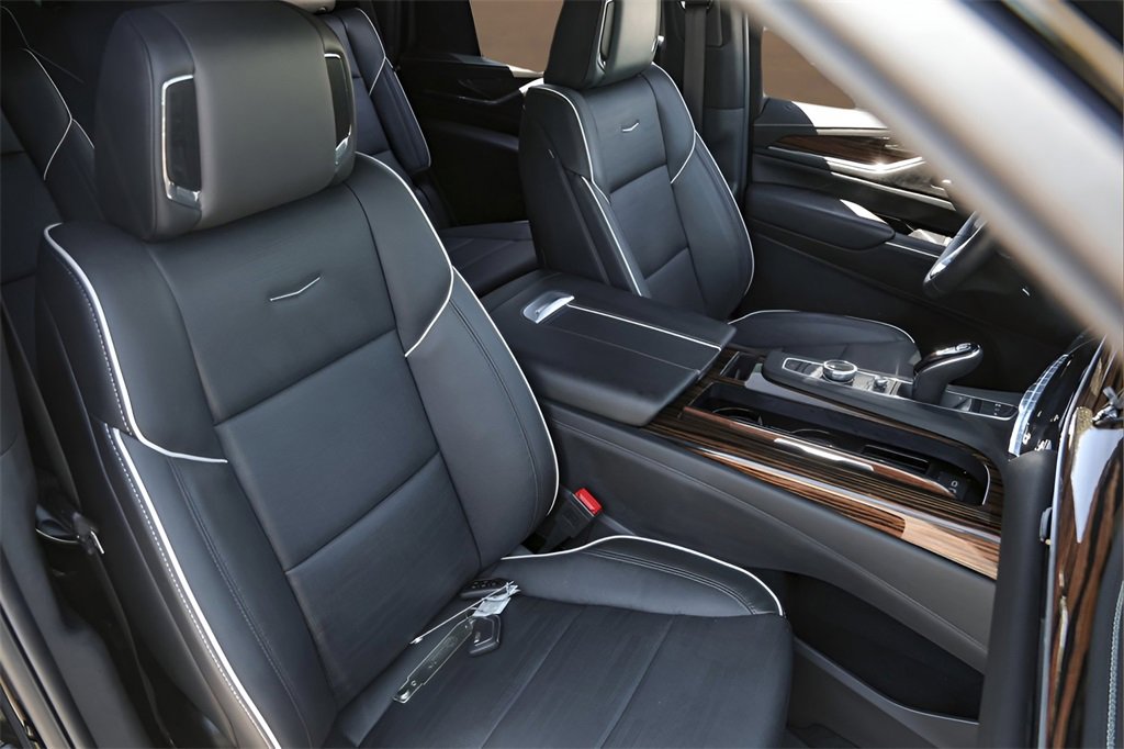 Certified 2024 Cadillac Escalade Premium Luxury w/ Performance Package image 31