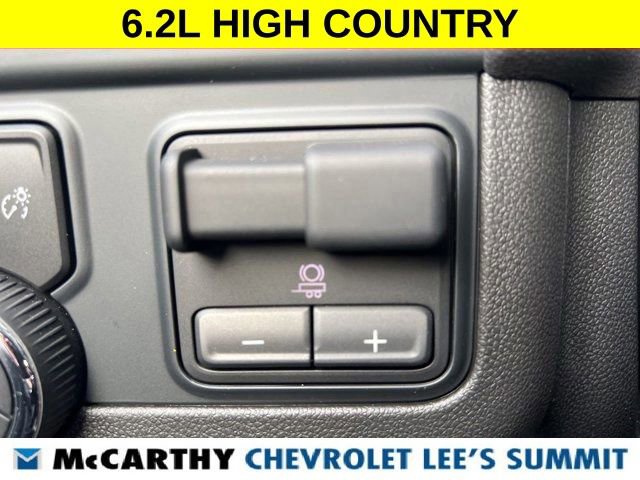 Used 2025 Chevrolet Tahoe High Country image 11