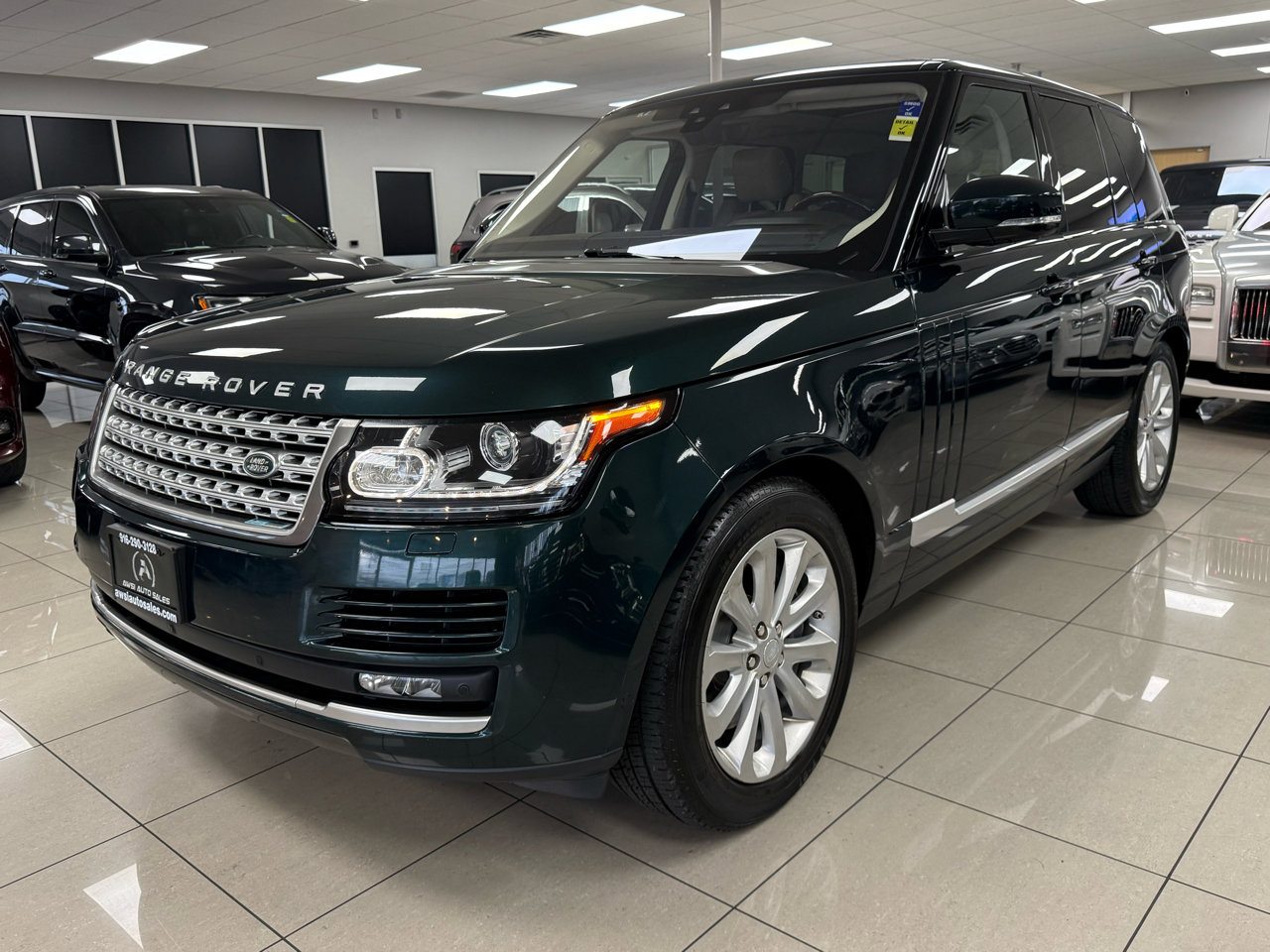 Used 2017 Land Rover Range Rover HSE image 4