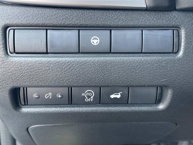 Used 2025 Nissan Rogue SV AWD/4WD image 35
