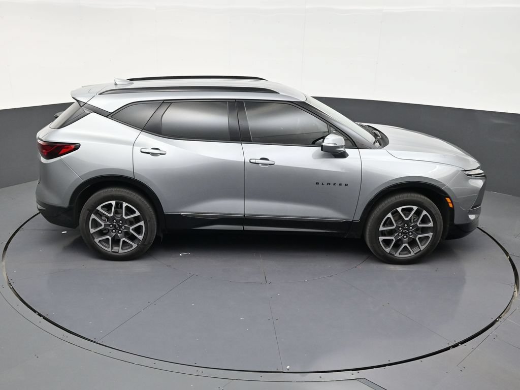 Used 2023 Chevrolet Blazer RS w/ Enhanced Convenience Package FWD image 17