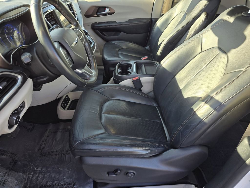 Used 2018 Chrysler Pacifica Touring-L FWD image 33