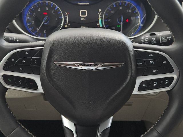 Used 2024 Chrysler Pacifica Touring-L FWD image 26