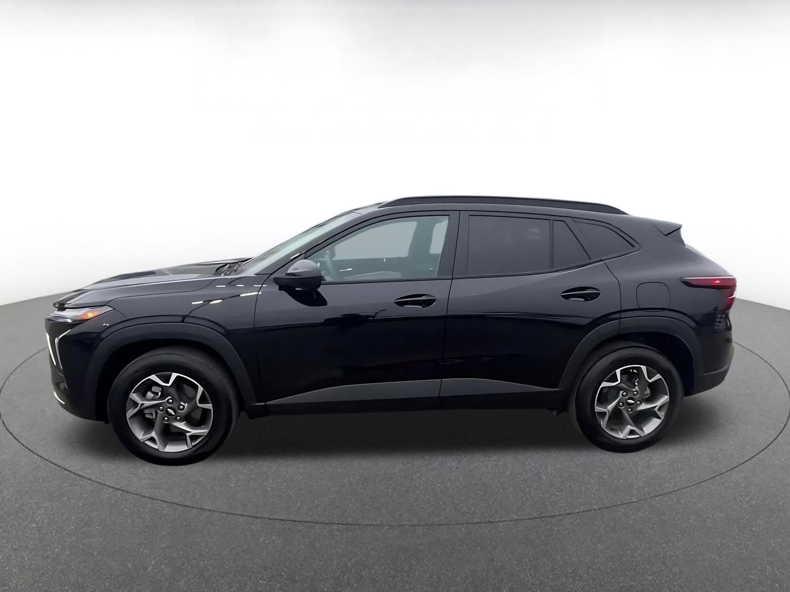 Used 2025 Chevrolet Trax LT image 9