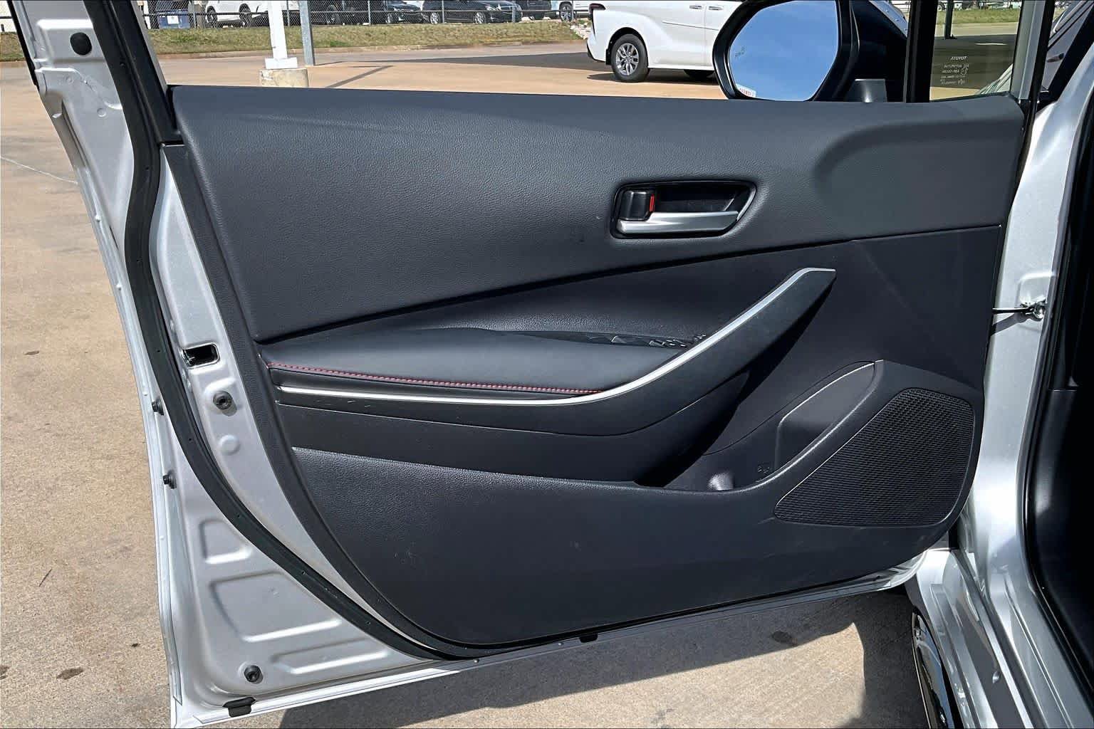 Used 2025 Toyota Corolla SE w/ SE Premium Package image 25