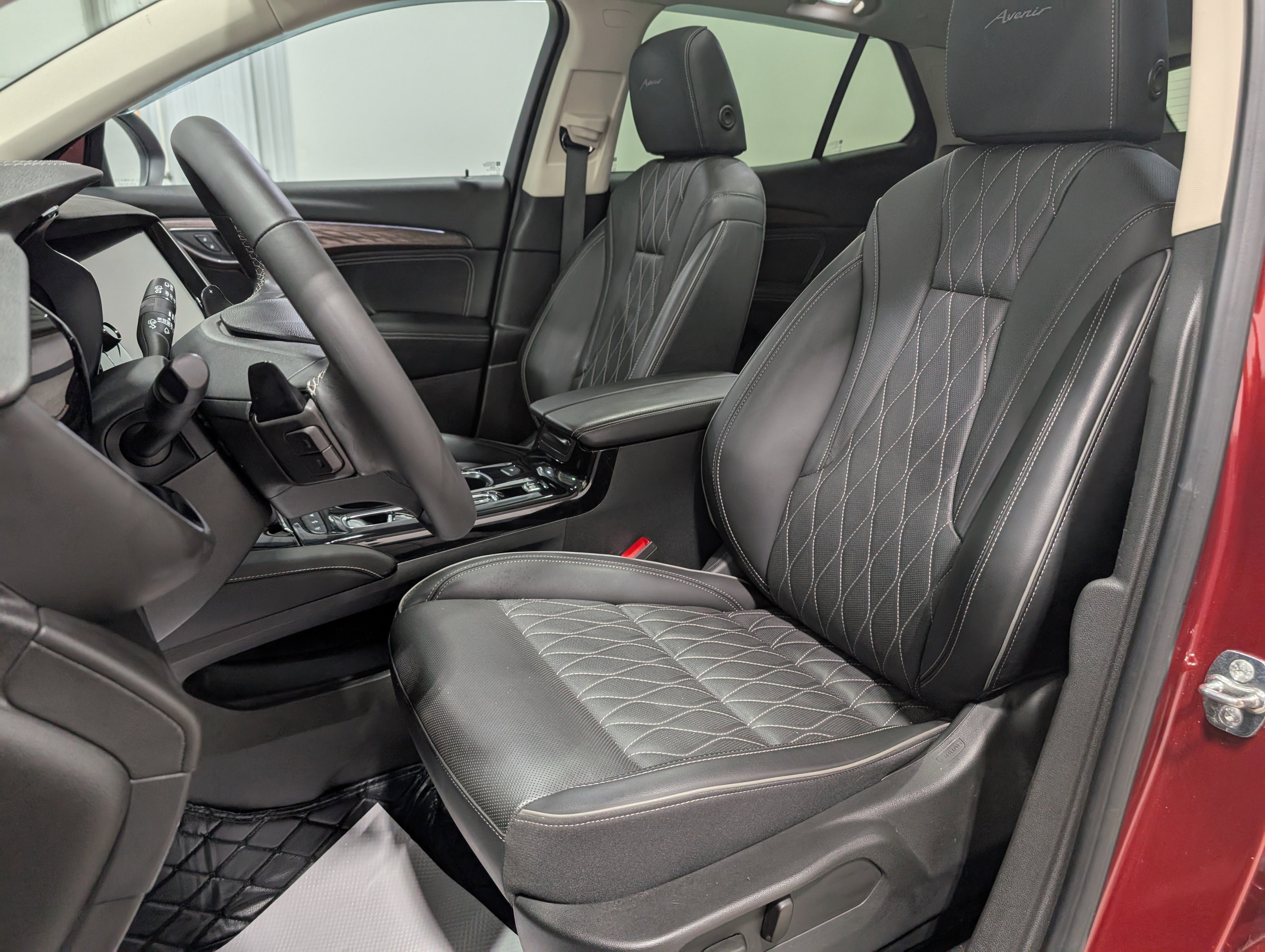 Used 2023 Buick Envision Avenir image 13