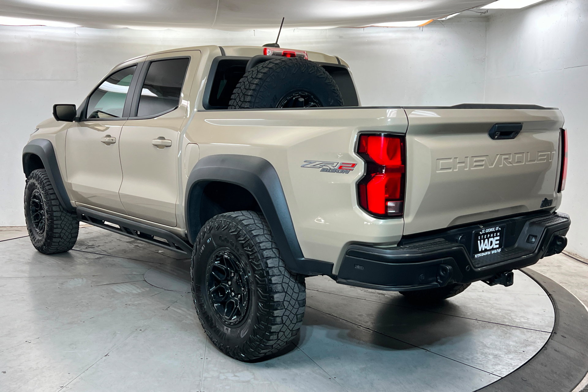 Used 2024 Chevrolet Colorado ZR2 w/ ZR2 Bison Edition AWD/4WD image 3