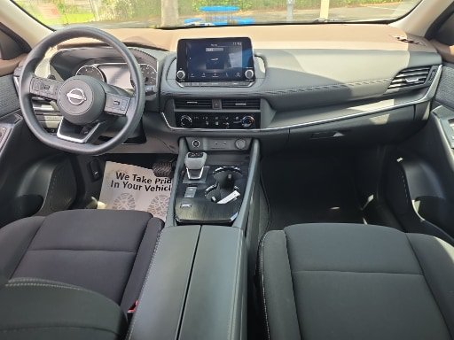 Used 2023 Nissan Rogue S FWD image 2
