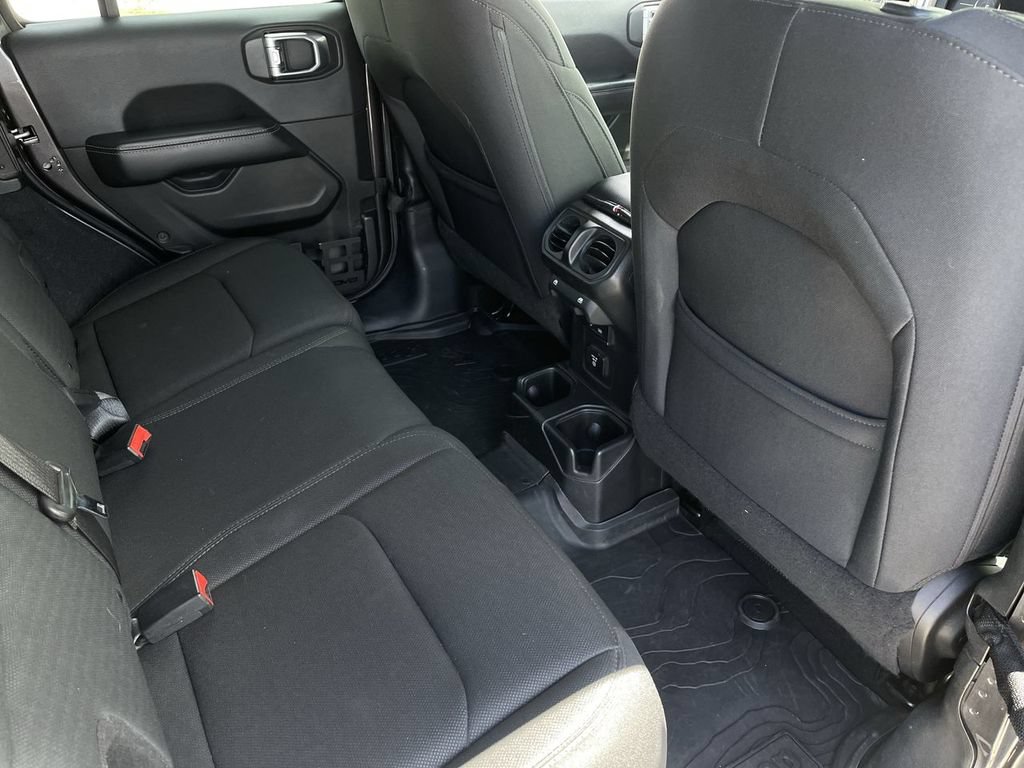 Used 2018 Jeep Wrangler Unlimited Sahara AWD/4WD image 25