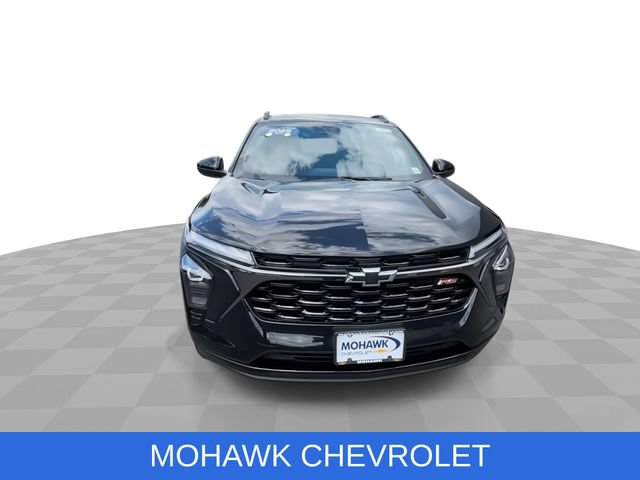 Used 2025 Chevrolet Trax RS w/ Sunroof Package FWD image 3