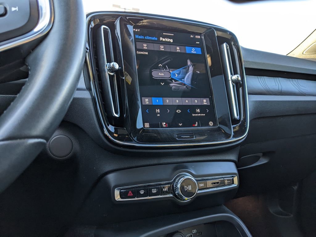 Certified 2023 Volvo XC40 Recharge Ultimate image 17