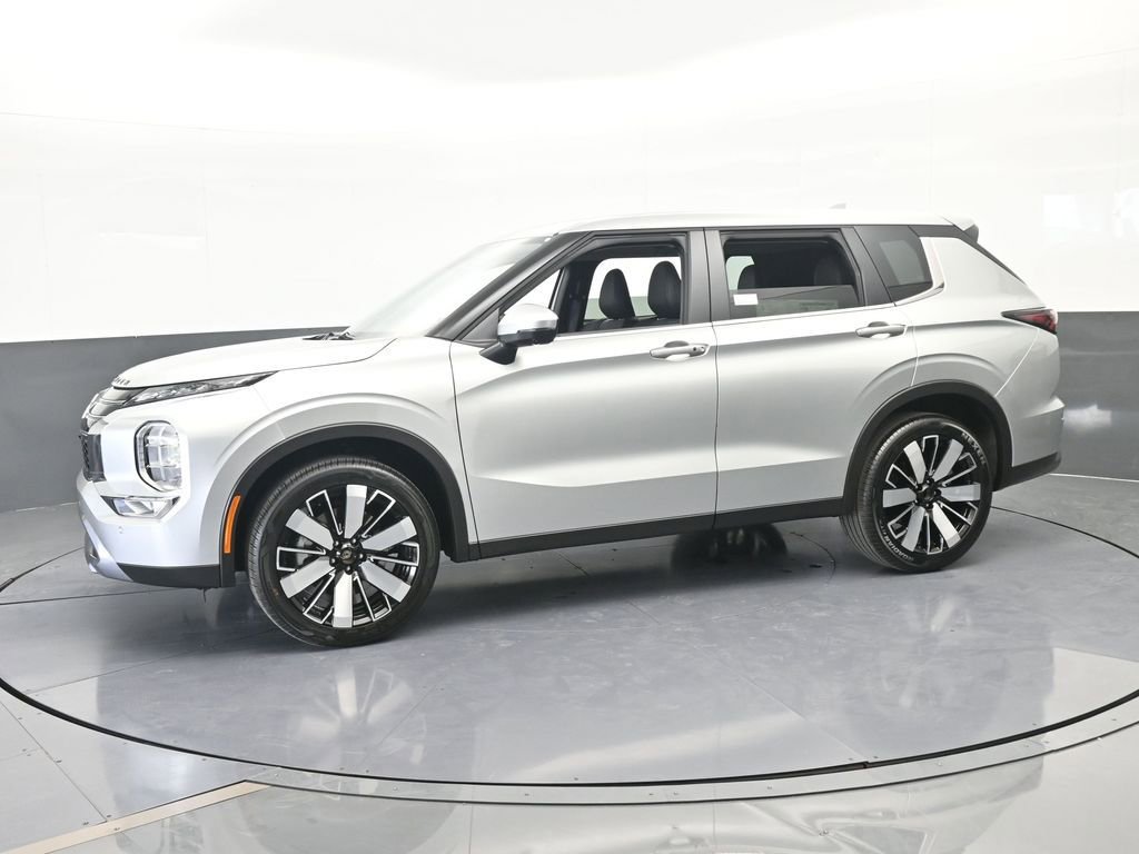 New 2026 Mitsubishi Outlander SE FWD image 2