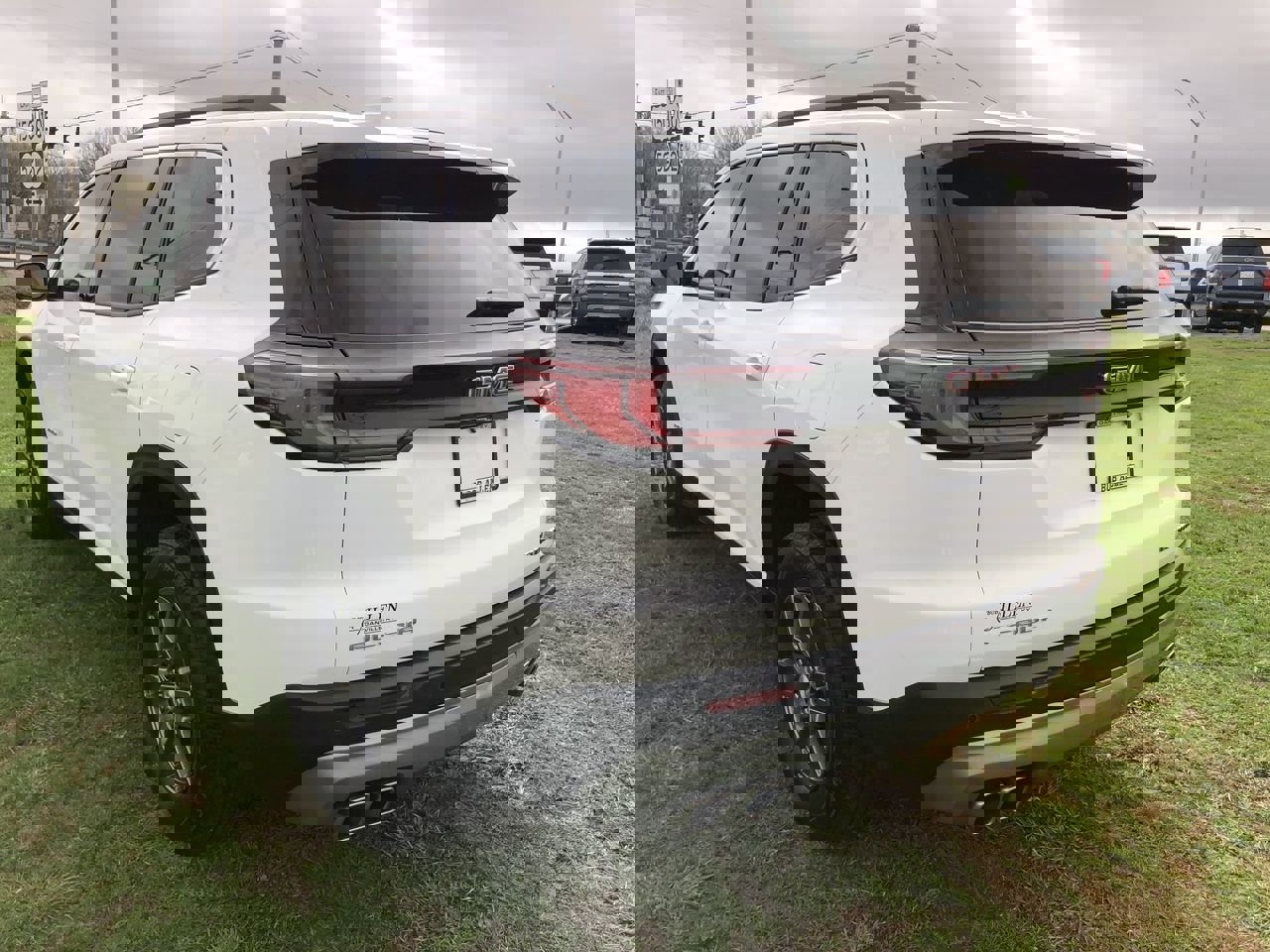 Used 2025 GMC Acadia Elevation image 4