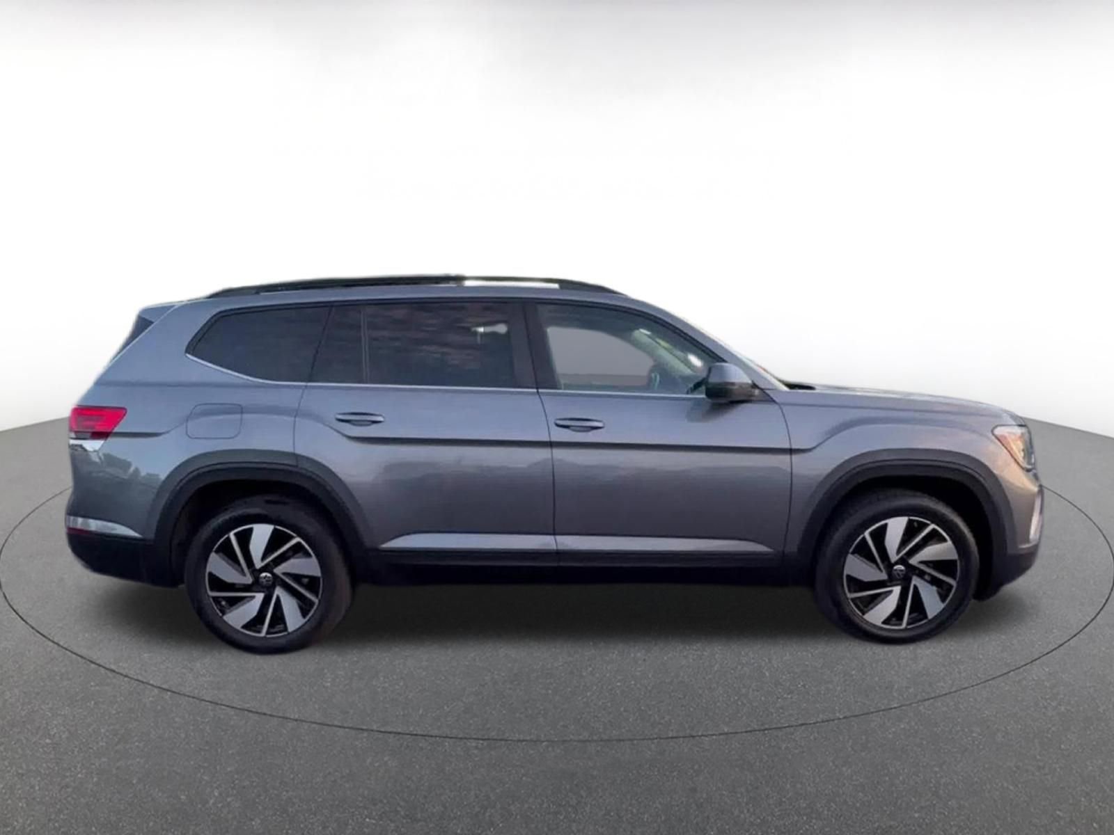 Used 2025 Volkswagen Atlas SE image 16