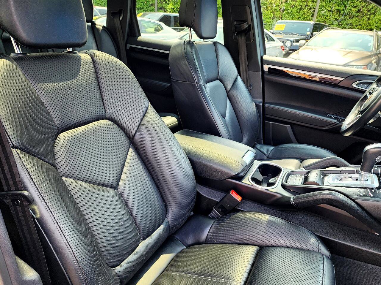 Used 2016 Porsche Cayenne S image 31