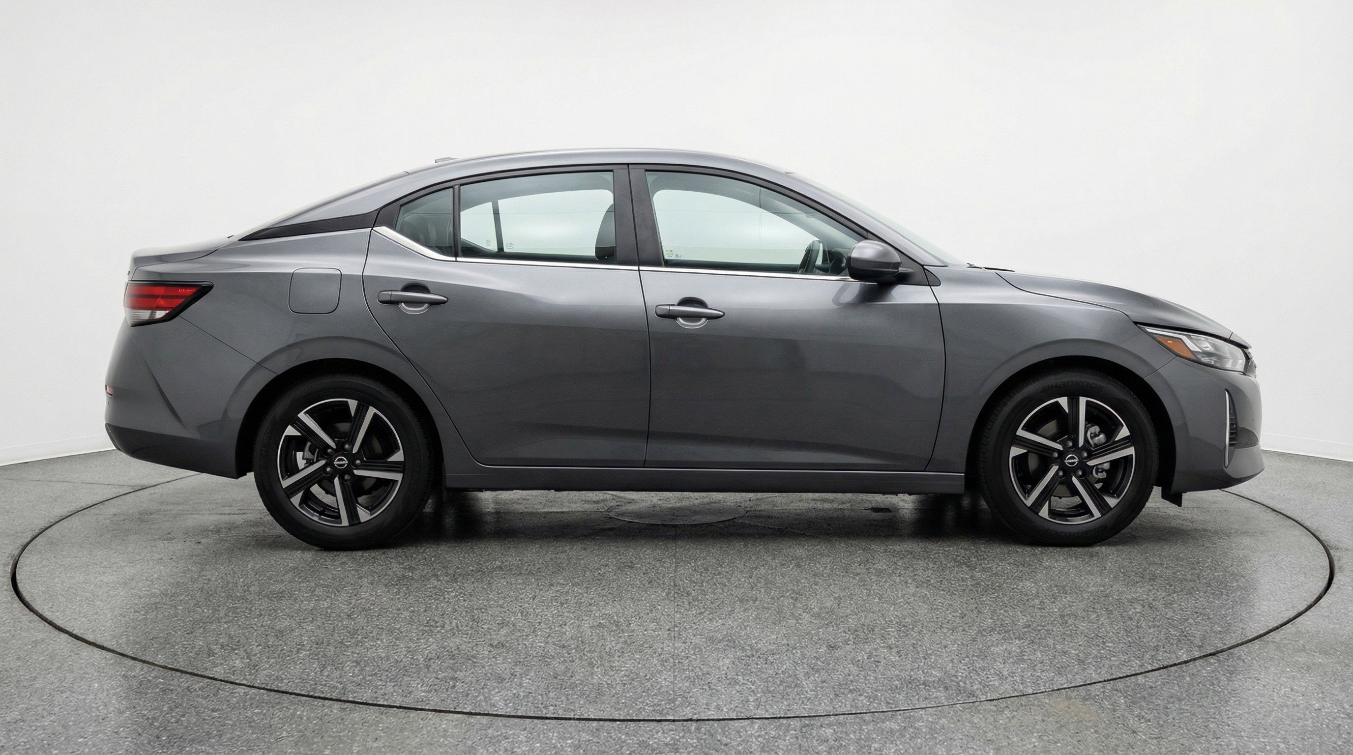 Used 2025 Nissan Sentra SV FWD image 11