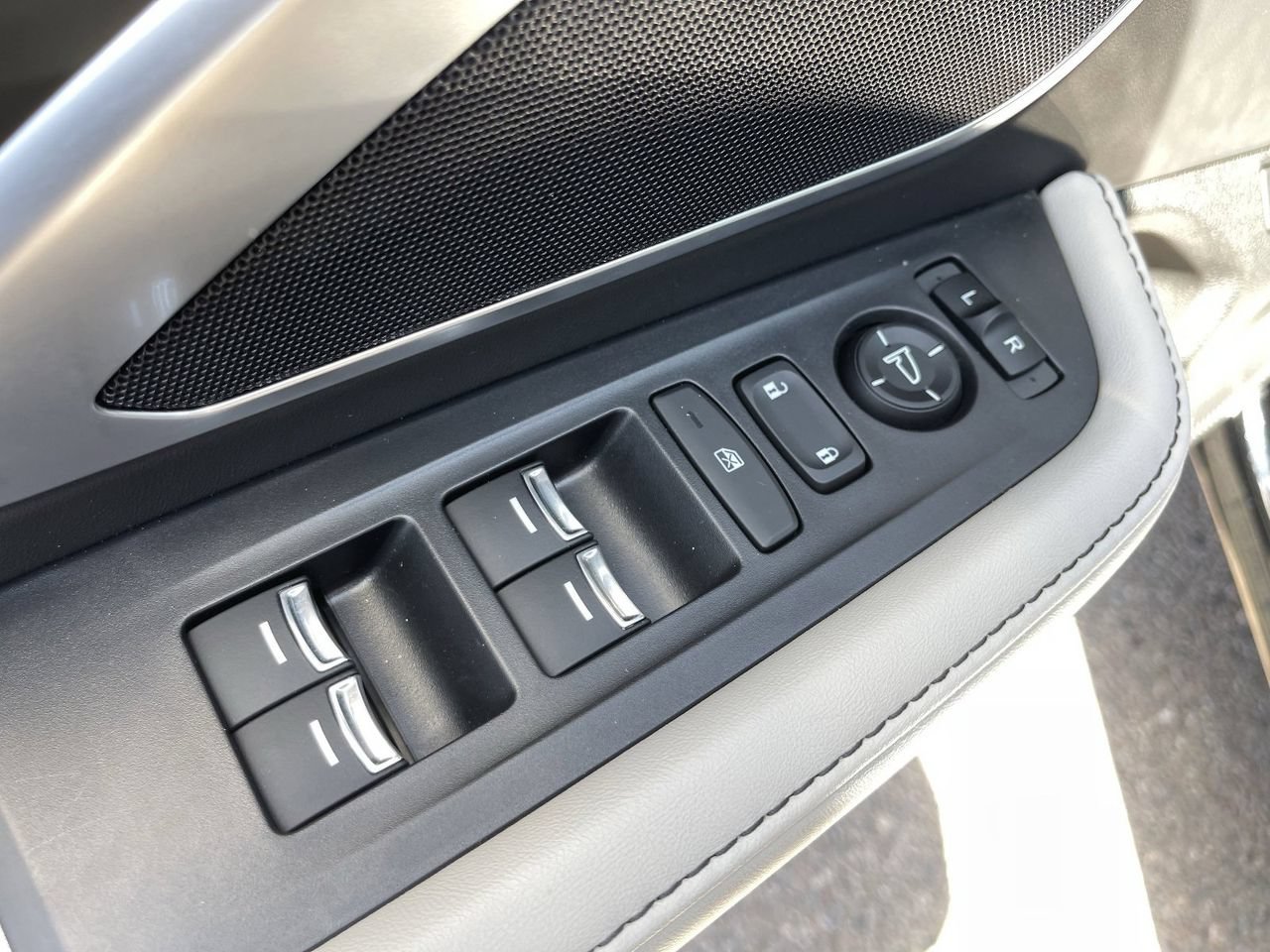New 2026 Acura RDX SH-AWD image 25