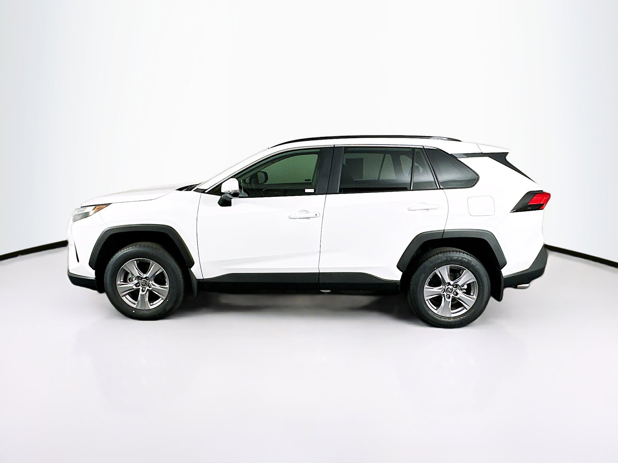Used 2025 Toyota RAV4 XLE w/ Convenience Package image 4
