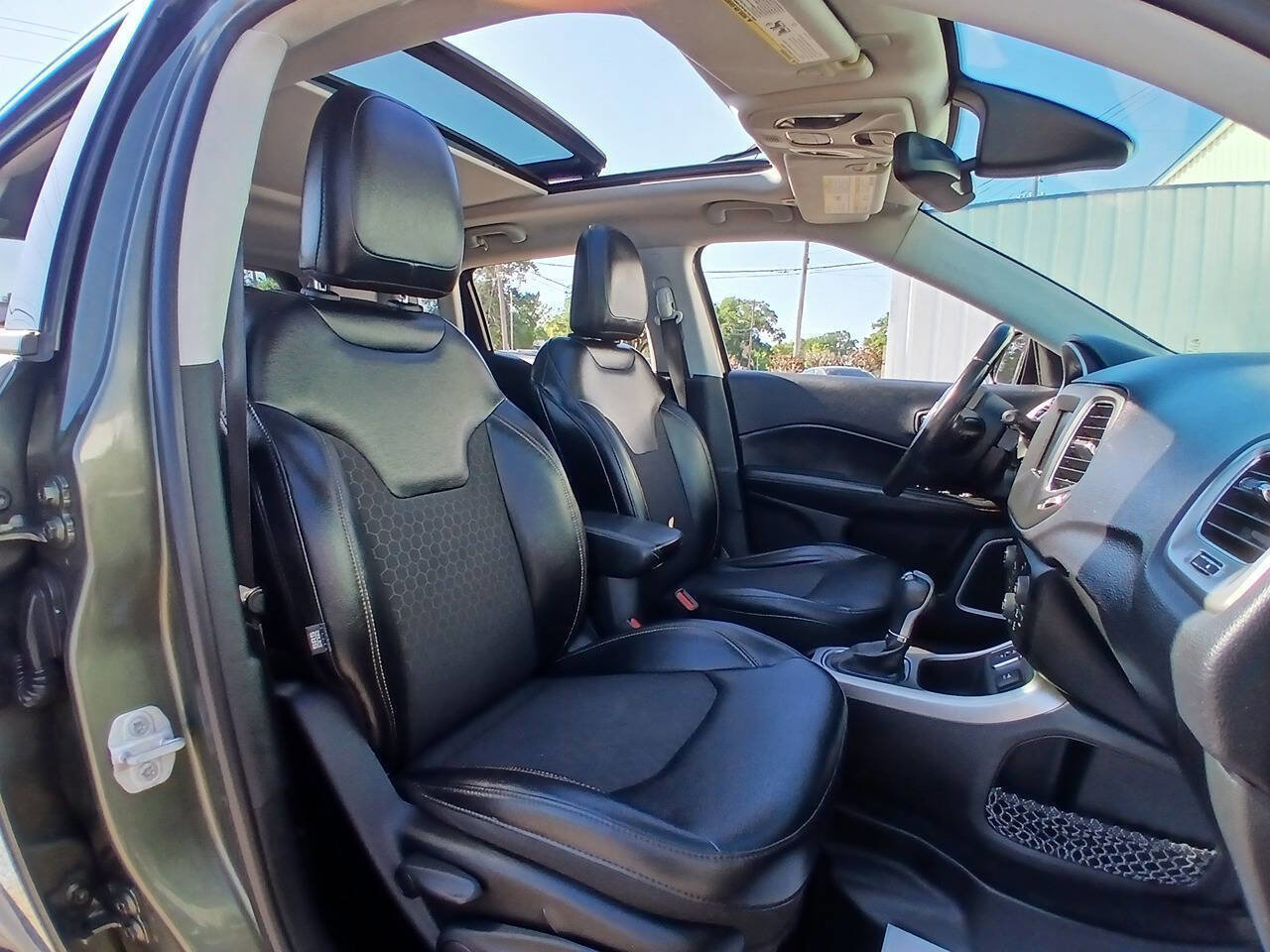 Used 2017 Jeep Compass Latitude w/ Popular Equipment Group FWD image 13