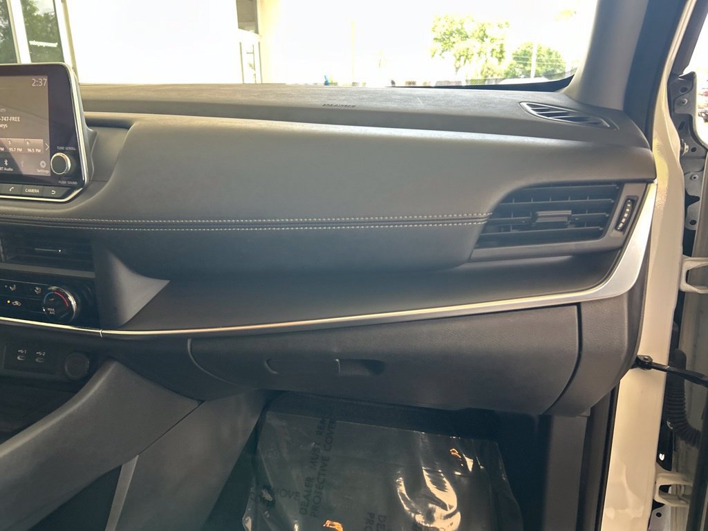Used 2024 Nissan Rogue S FWD image 21