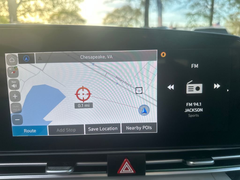 Used 2025 Hyundai Elantra Limited image 10