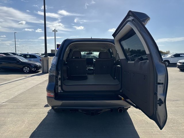 Used 2017 Lexus GX 460 image 9