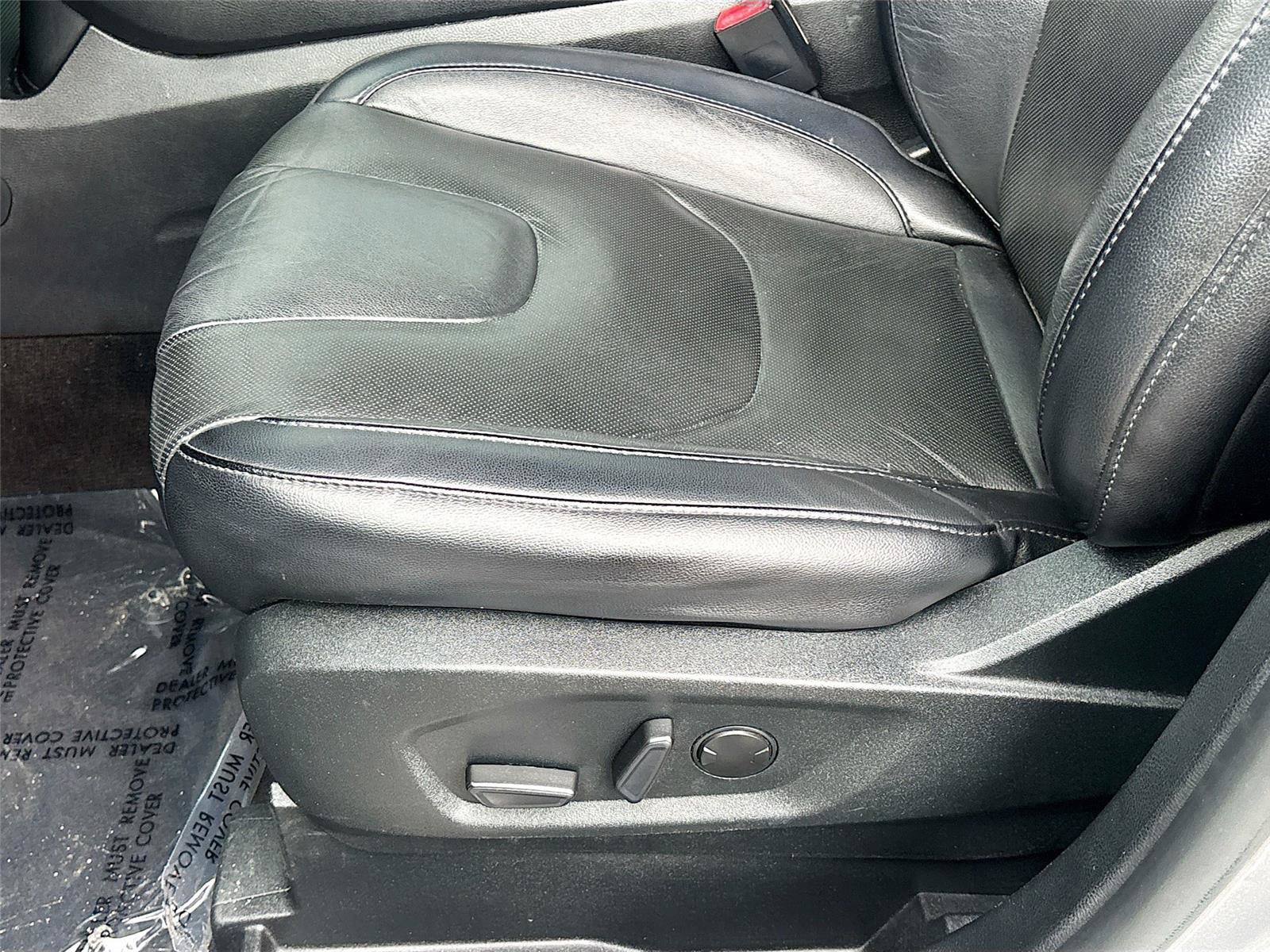 Used 2020 Ford Edge Titanium w/ Equipment Group 301A FWD image 20