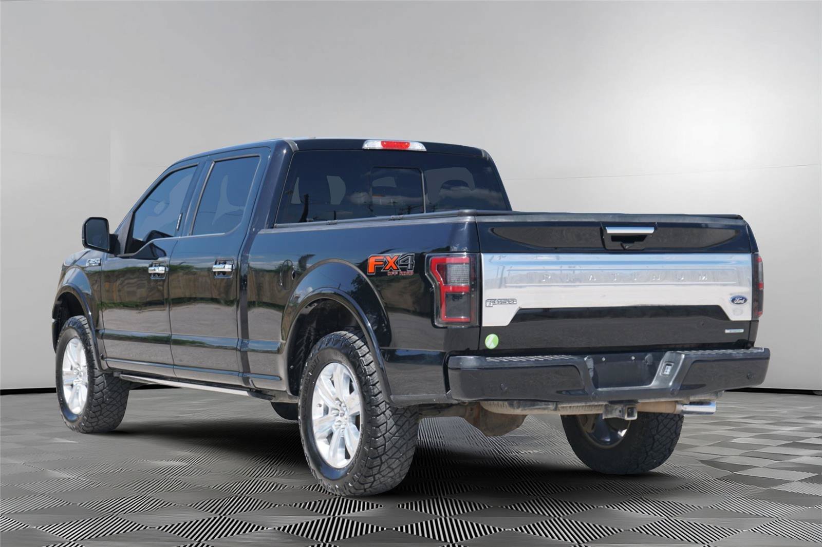 Used 2018 Ford F150 Platinum w/ Equipment Group 701A Luxury AWD/4WD image 6