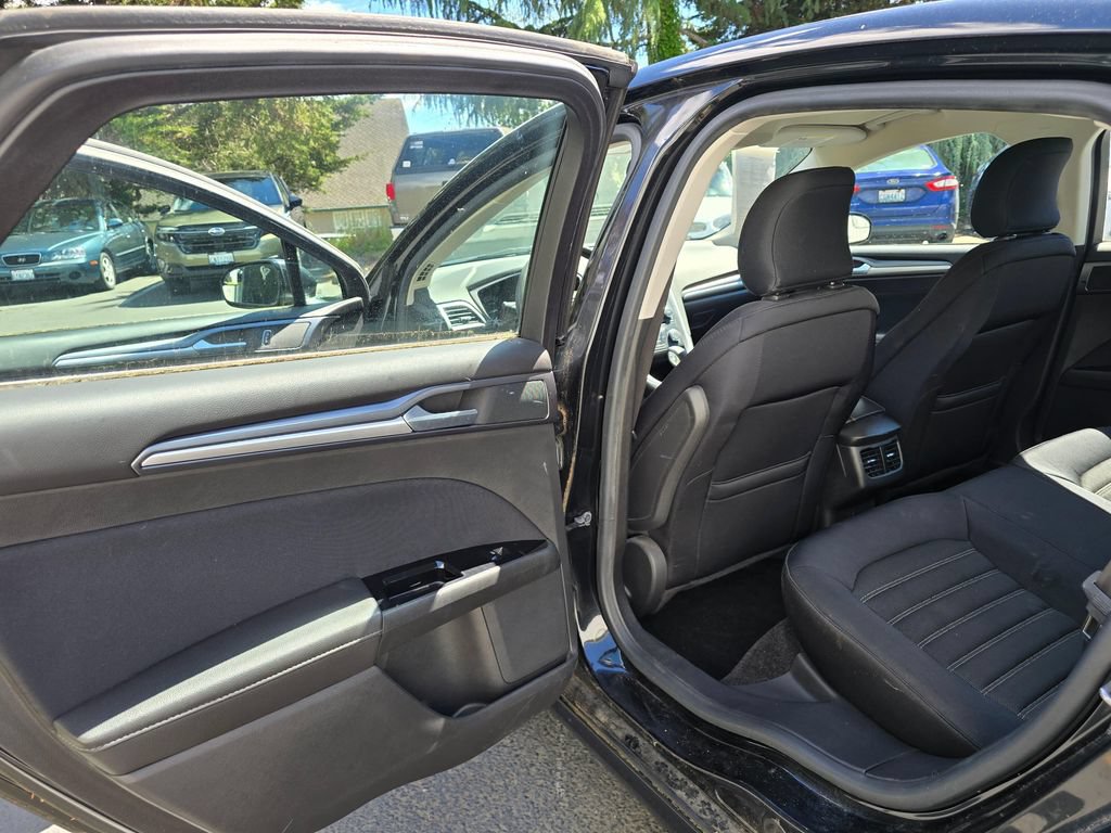 Used 2015 Ford Fusion SE FWD image 8