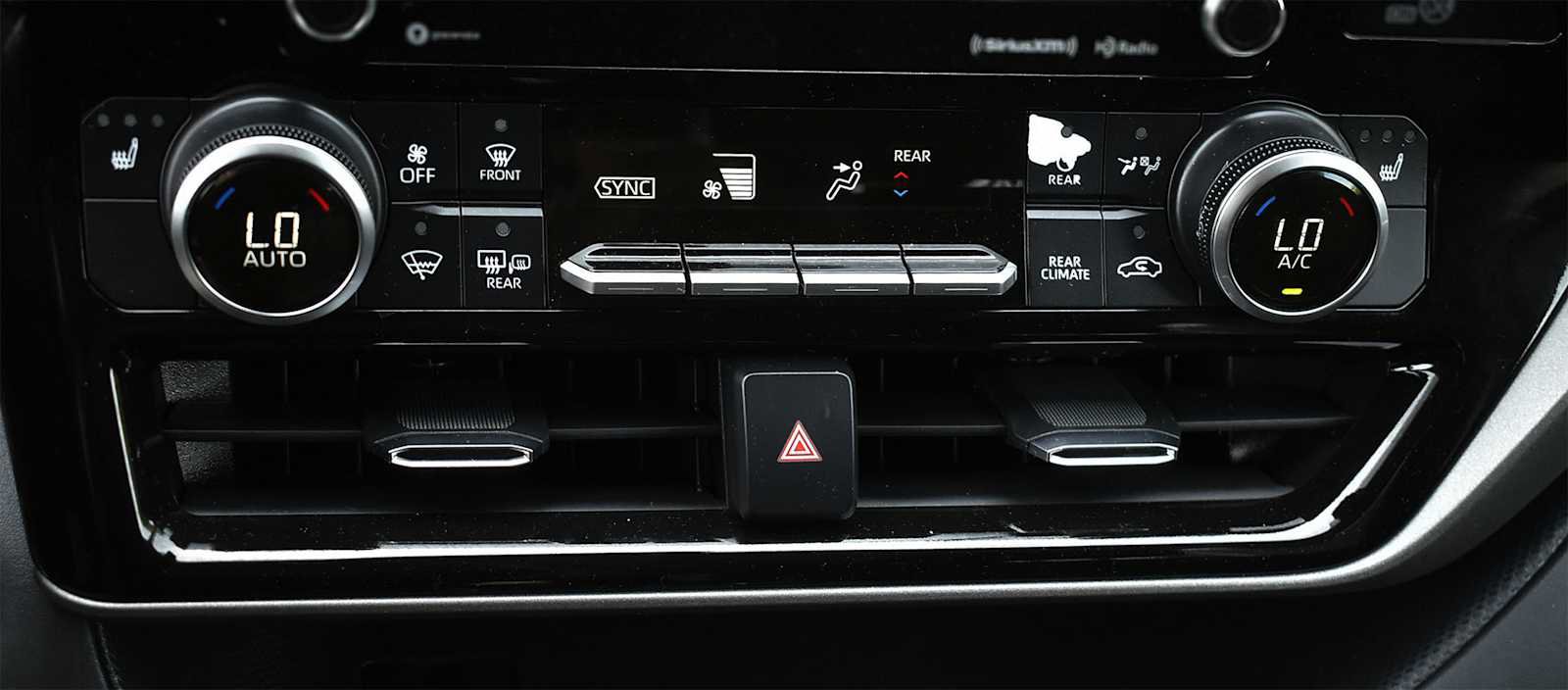 Used 2021 Toyota Highlander XLE AWD/4WD image 22