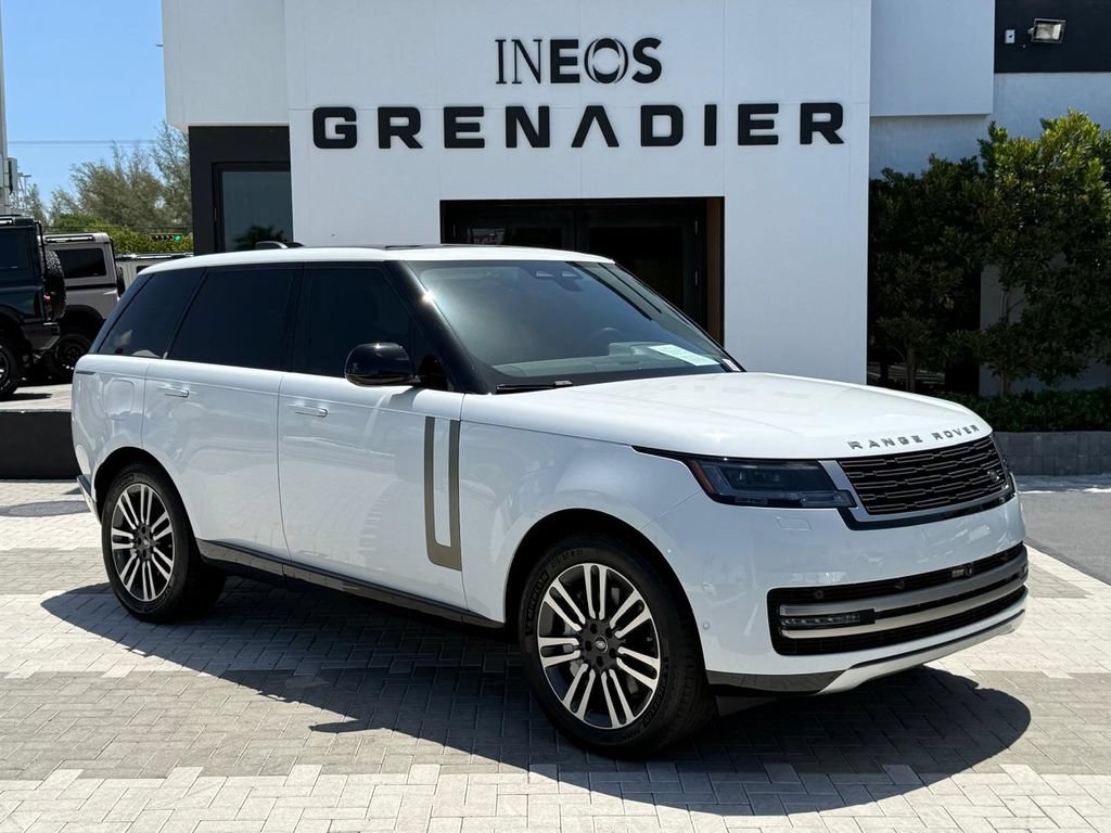 Used 2024 Land Rover Range Rover SE AWD/4WD image 2