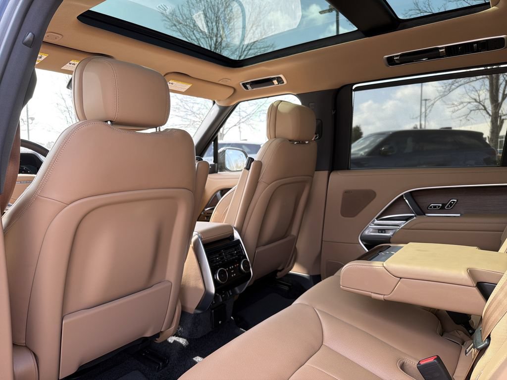 New 2026 Land Rover Range Rover Long Wheelbase SE AWD/4WD image 4