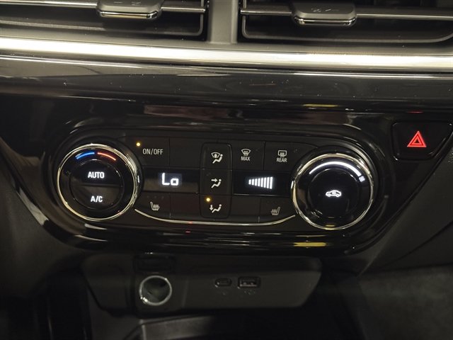 Used 2024 Chevrolet Trax ACTIV w/ Sunroof Package FWD image 24