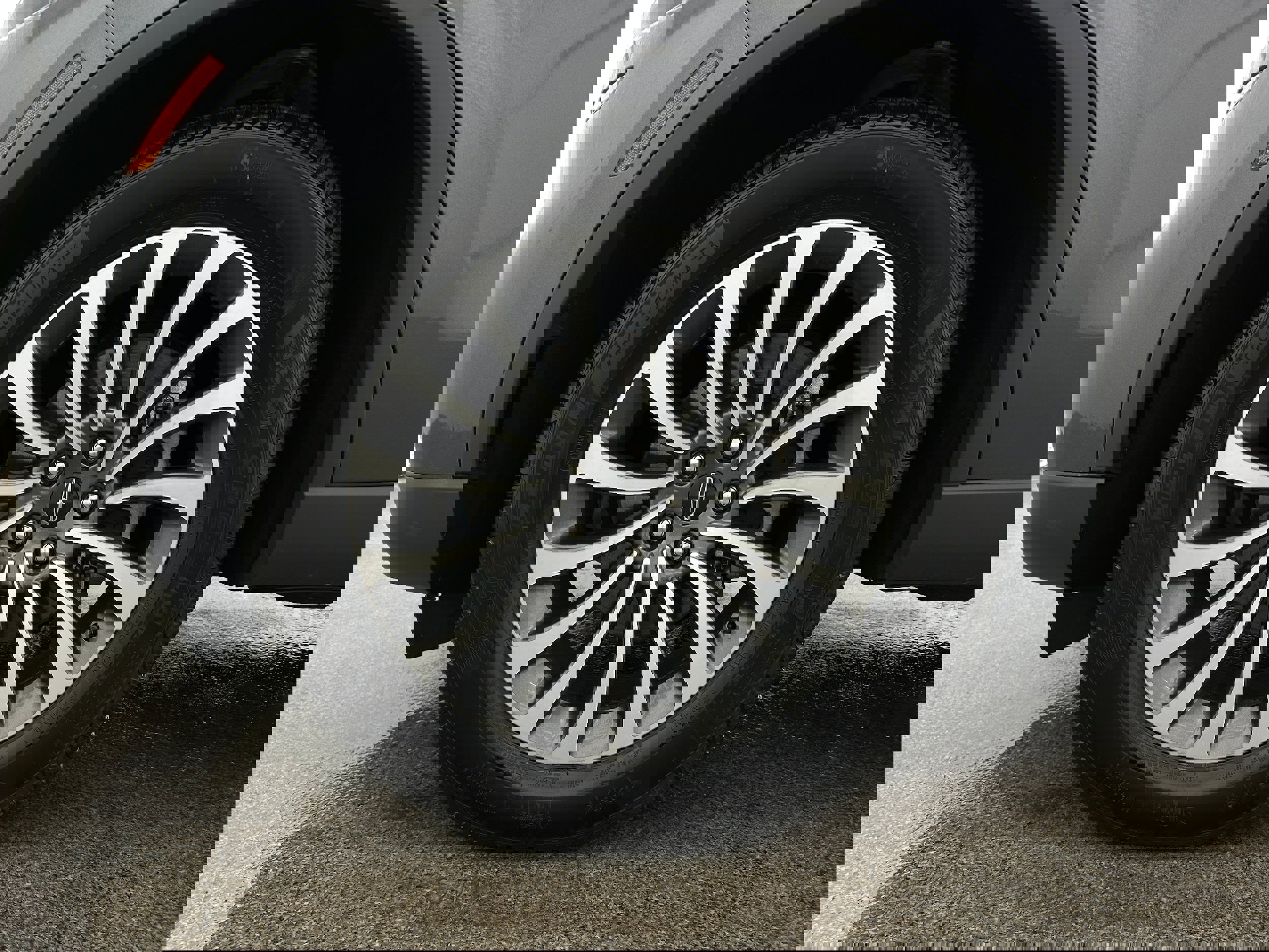 Used 2020 Lincoln Aviator Reserve w/ Class IV Trailer Tow Package image 37