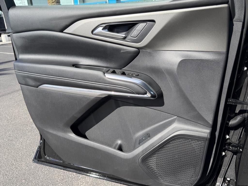 New 2026 Chevrolet Traverse LT w/ Midnight/Sport Edition image 9