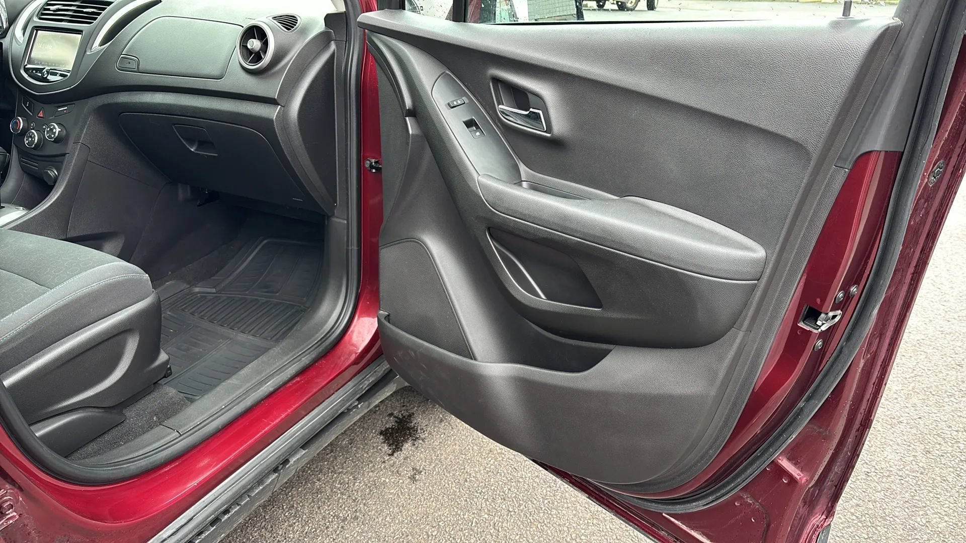 Used 2016 Chevrolet Trax LS AWD/4WD image 15