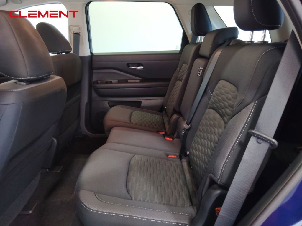 Used 2022 Nissan Pathfinder SV image 25