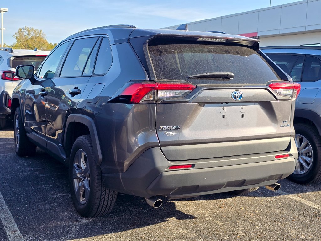 Used 2022 Toyota RAV4 LE AWD/4WD image 6