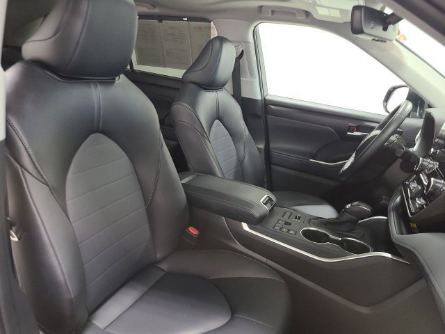 Used 2026 Toyota Highlander XLE AWD/4WD image 11