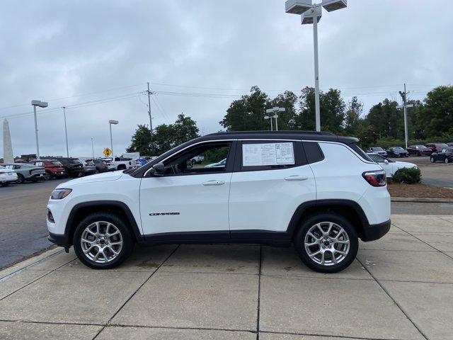 Used 2025 Jeep Compass Limited AWD/4WD image 7