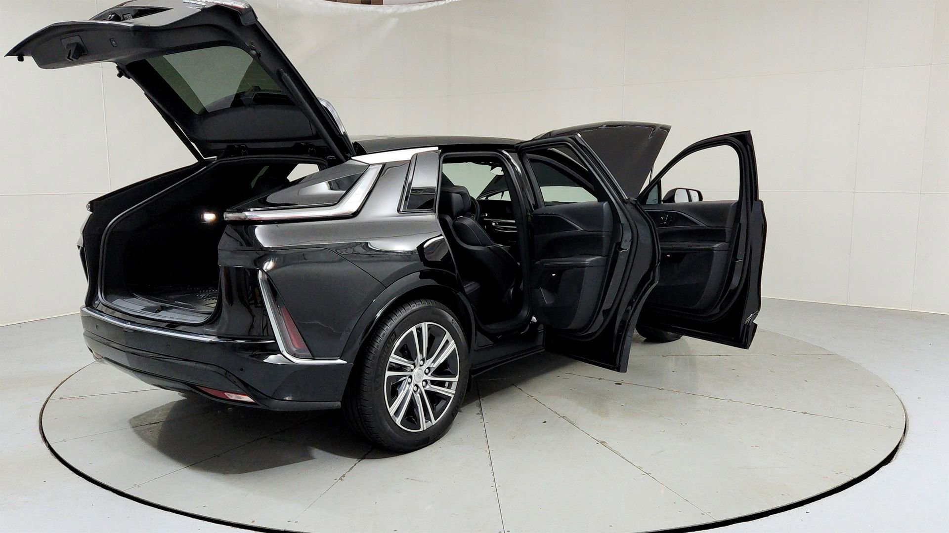 Certified 2025 Cadillac Lyriq Luxury w/ LPO, Floor Liner Package image 10