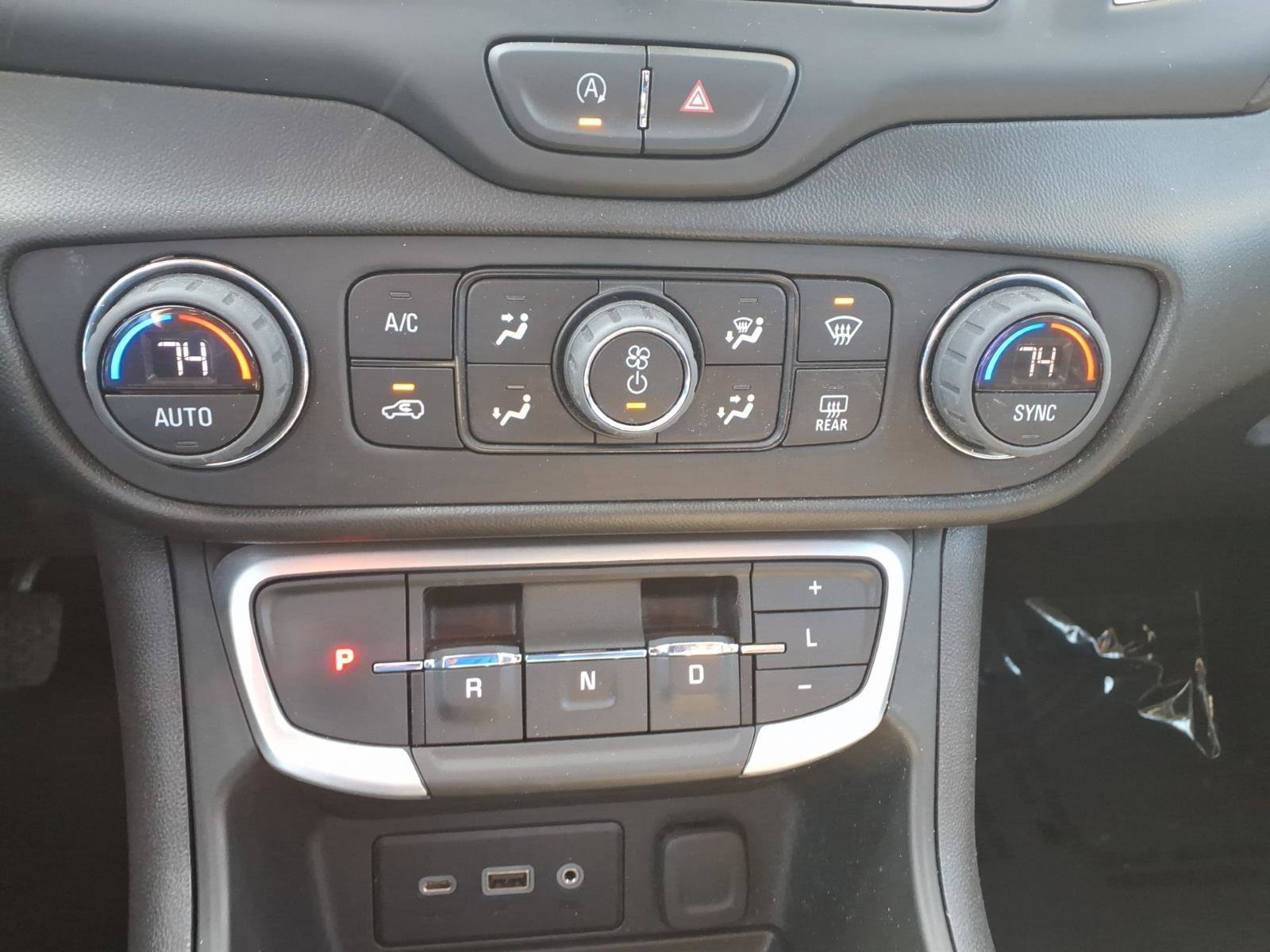 Used 2022 GMC Terrain SLE w/ Driver Convenience Package image 19