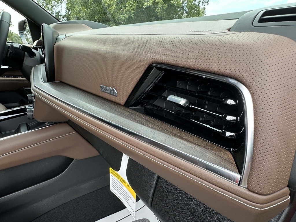 New 2026 Chevrolet Suburban High Country image 12