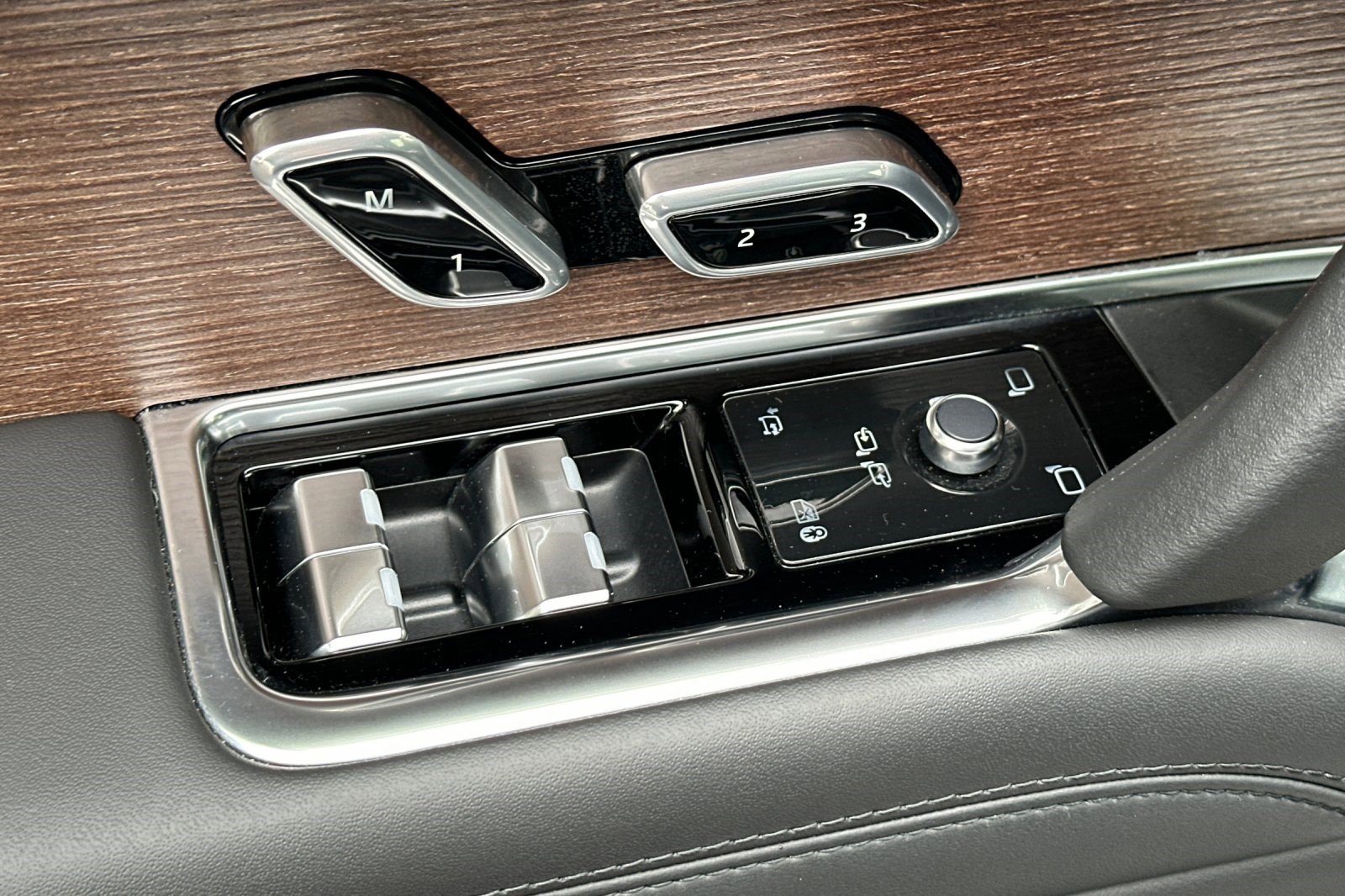 Used 2024 Land Rover Range Rover SE image 15