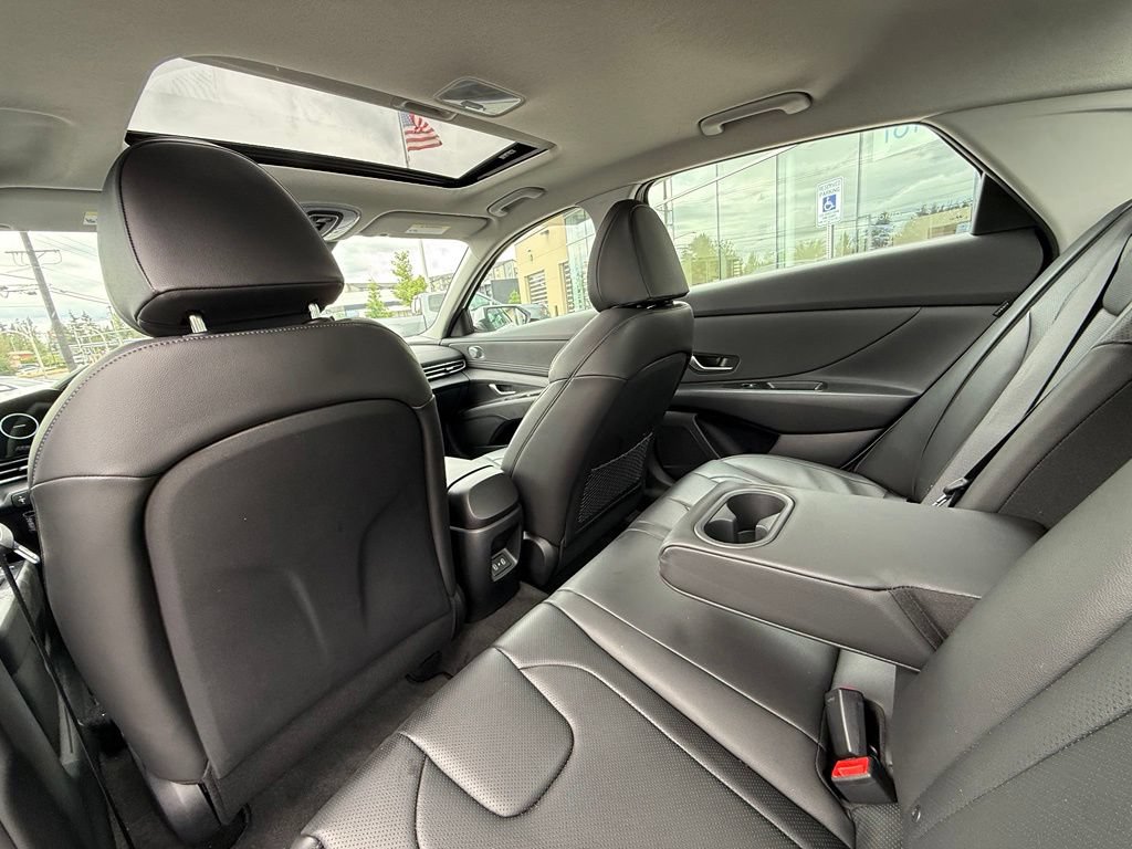 Certified 2025 Hyundai Elantra Limited w/ Cargo Package FWD image 13