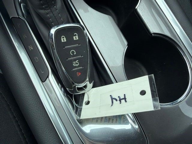 Used 2017 Chevrolet Malibu LT FWD image 29