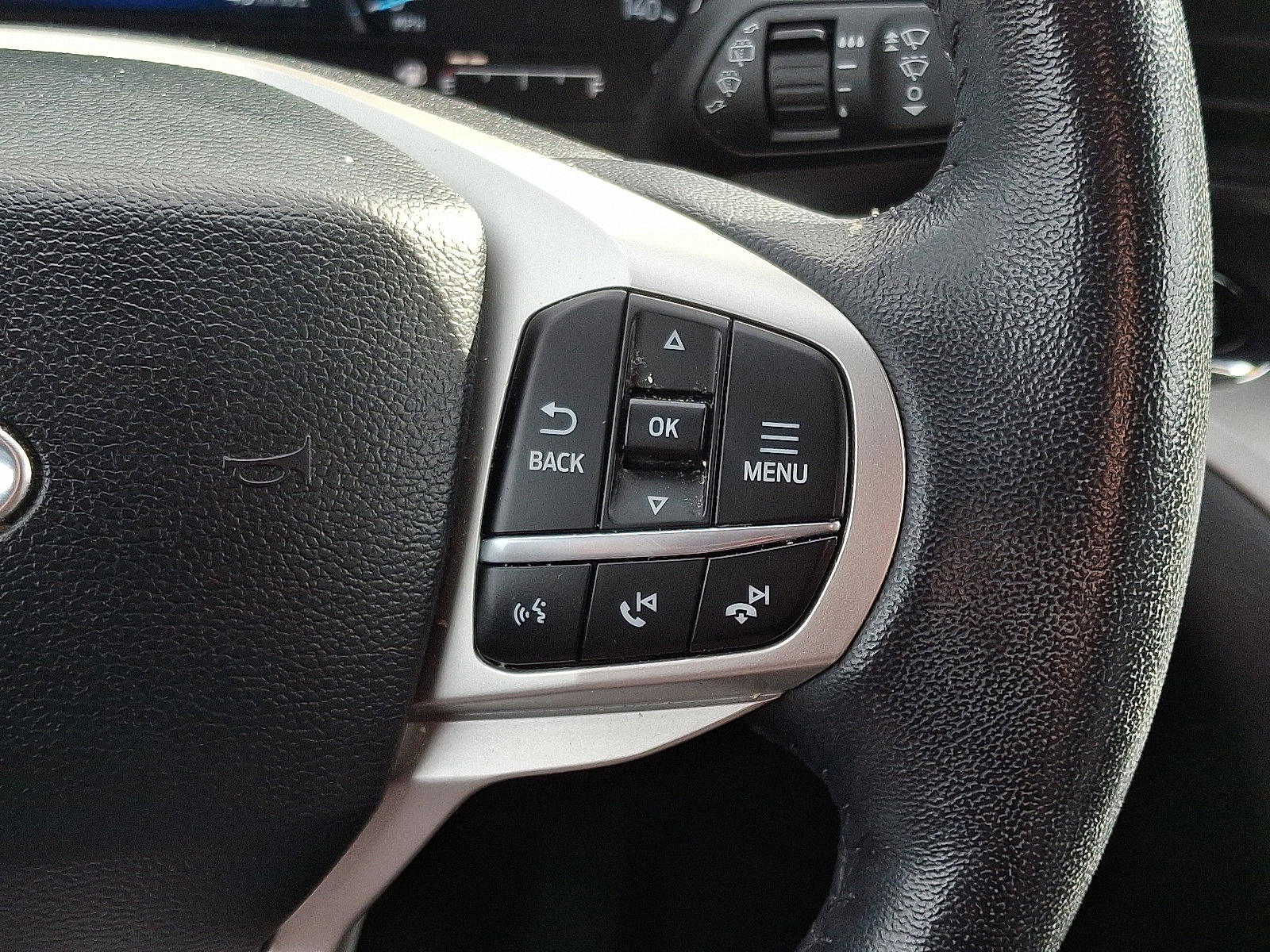 Used 2023 Ford Explorer XLT image 23